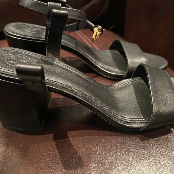 Tony Burch LAUREL 65MM BLACK size 6.5 - missing right ankle strap - Picture 4 of 7